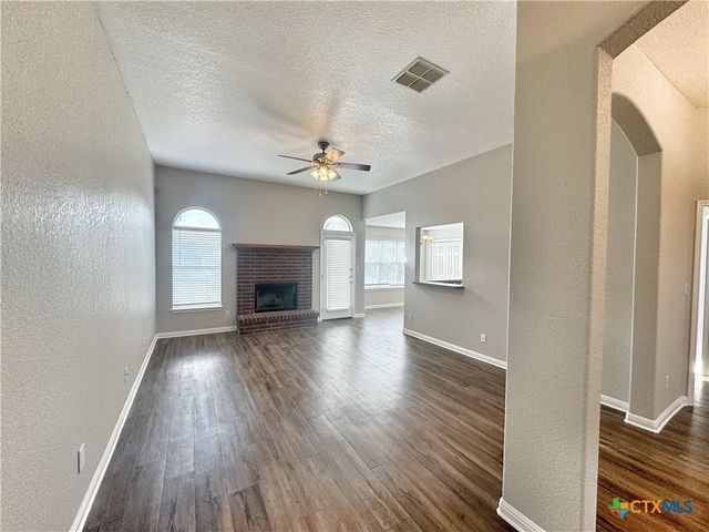 521 Woodlake Drive, Mcqueeney, TX 78123
