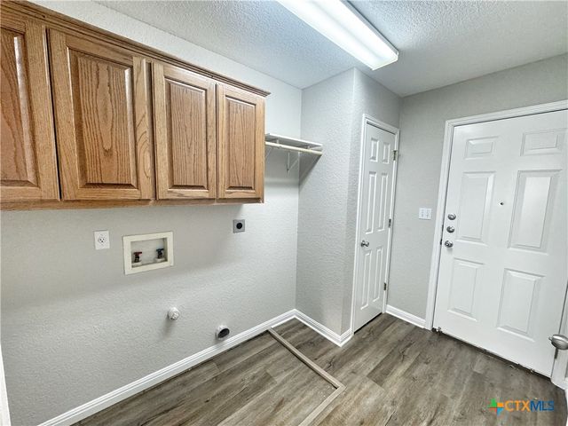 521 Woodlake Drive, Mcqueeney, TX 78123