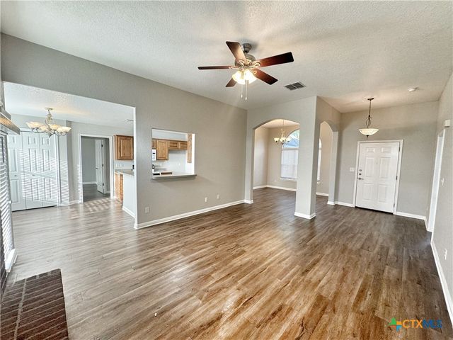 521 Woodlake Drive, Mcqueeney, TX 78123