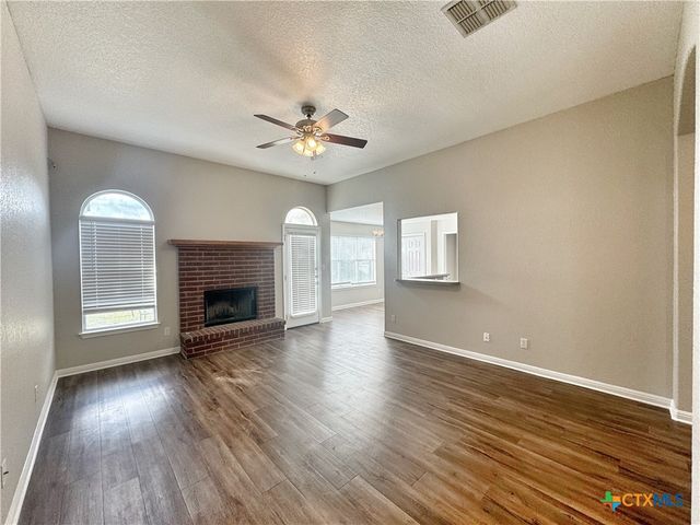 521 Woodlake Drive, Mcqueeney, TX 78123