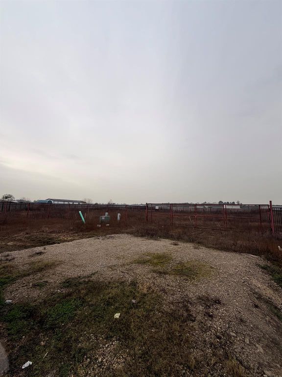 1301 Road 57211, Cleveland, TX 77327