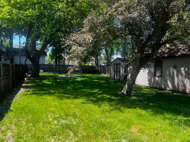 814 Iowa Avenue, Aurora, IL 60506