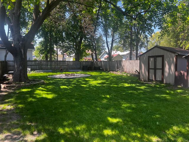814 Iowa Avenue, Aurora, IL 60506