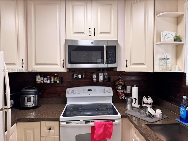 756 N 17th Ave 15, Hollywood, FL 33020