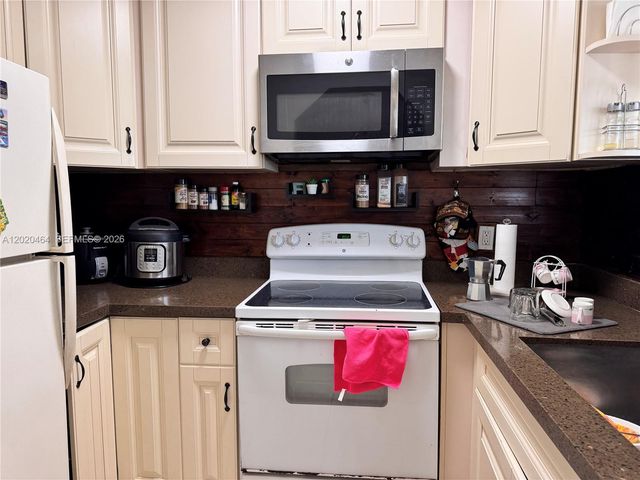 756 N 17th Ave 15, Hollywood, FL 33020