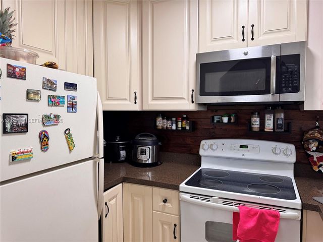 756 N 17th Ave 15, Hollywood, FL 33020