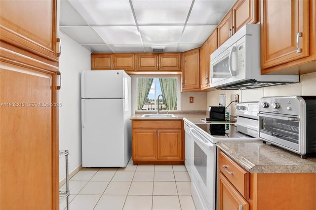 9401 SW 4th St 301-6, Miami, FL 33174