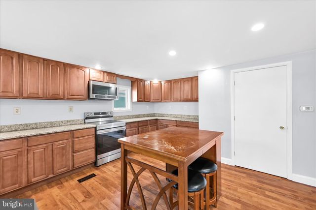 547 W MAIN AVE, Myerstown, PA 17067