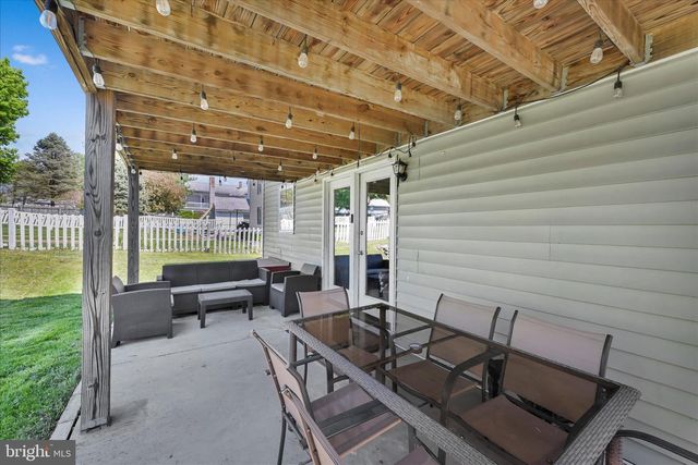 547 W MAIN AVE, Myerstown, PA 17067