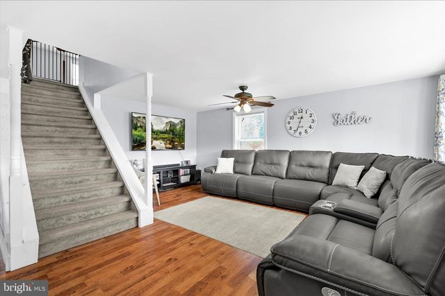 547 W MAIN AVE, Myerstown, PA 17067