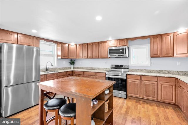 547 W MAIN AVE, Myerstown, PA 17067