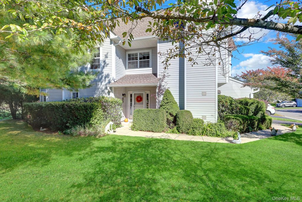 208 Erik Drive, East Setauket, NY 11733 — photo 3