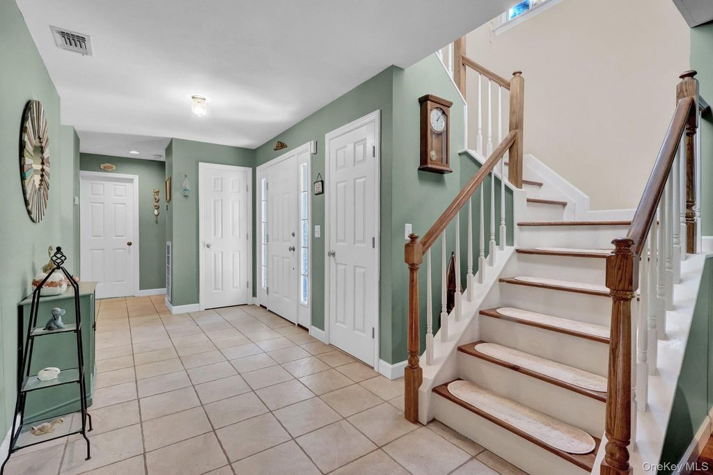 208 Erik Drive, East Setauket, NY 11733 — photo 4