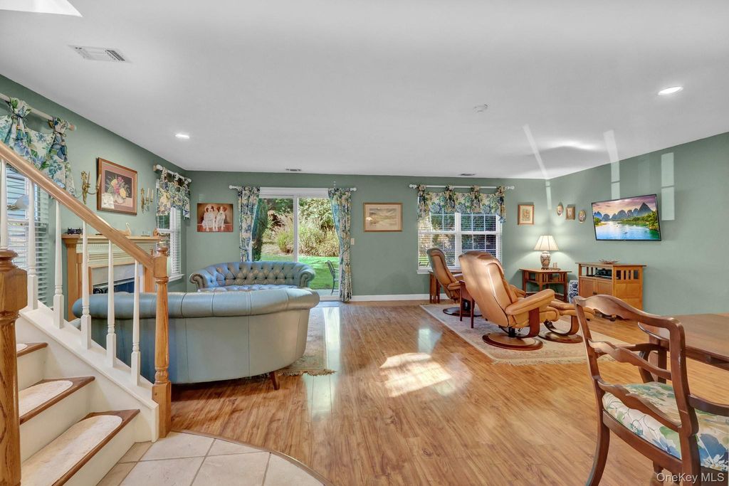 208 Erik Drive, East Setauket, NY 11733 — photo 5
