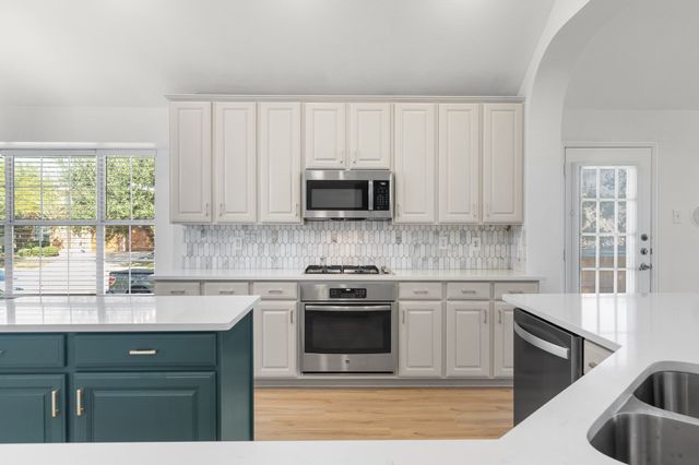 8200 Watson Road, Lantana, TX 76226