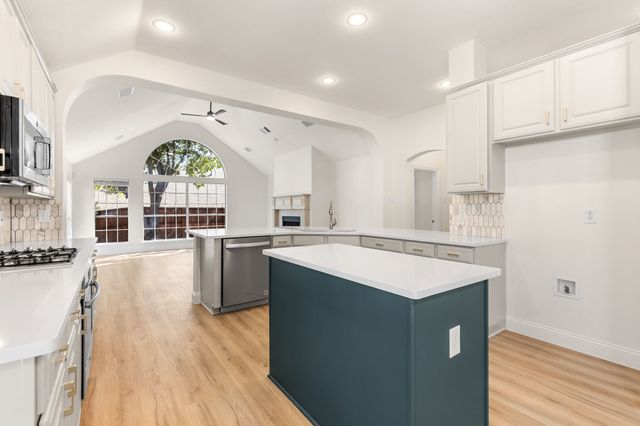 8200 Watson Road, Lantana, TX 76226