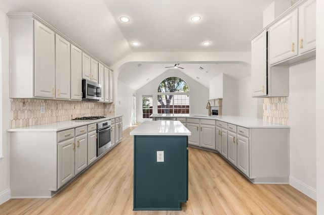 8200 Watson Road, Lantana, TX 76226