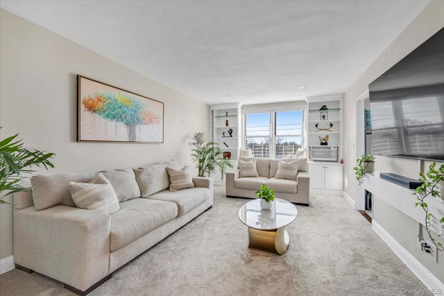 530 Dubois Avenue 16C, Valley Stream, NY 11581