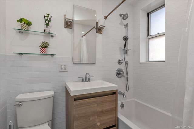 530 Dubois Avenue 16C, Valley Stream, NY 11581