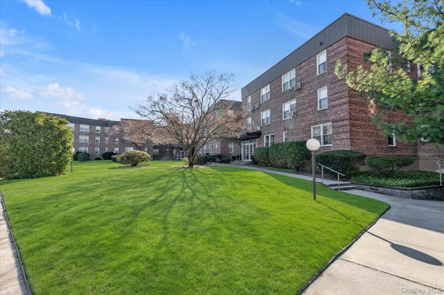 530 Dubois Avenue 16C, Valley Stream, NY 11581