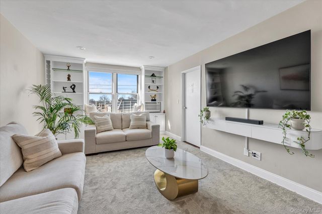 530 Dubois Avenue 16C, Valley Stream, NY 11581