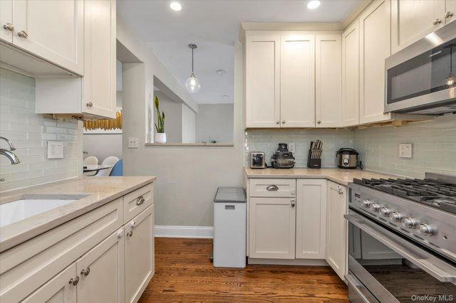 530 Dubois Avenue 16C, Valley Stream, NY 11581