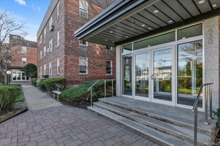 530 Dubois Avenue 16C, Valley Stream, NY 11581