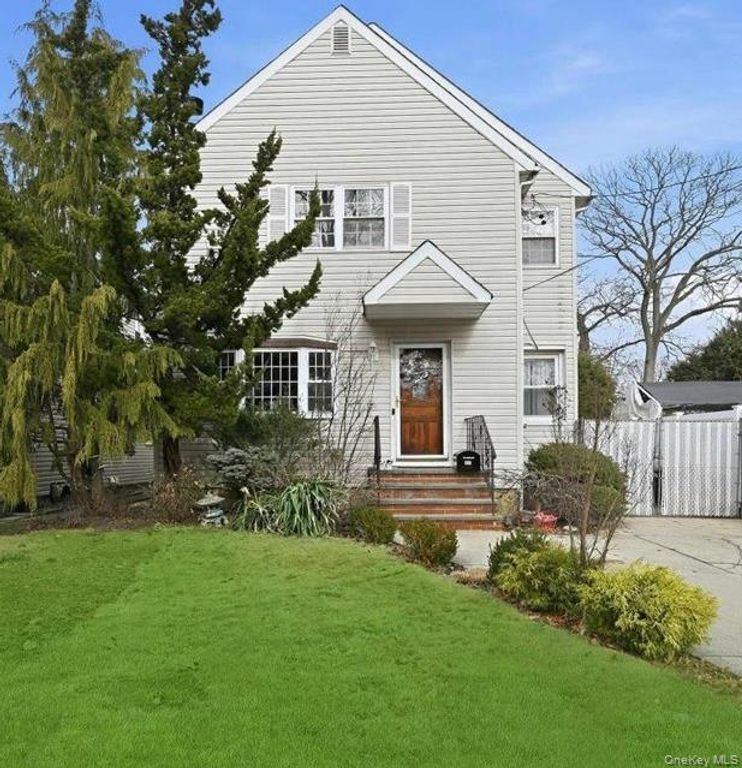 447 Chestnut Street, West Hempstead, NY 11552