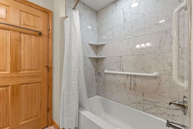 24 Dogwood Drive, Brattleboro, VT 05301