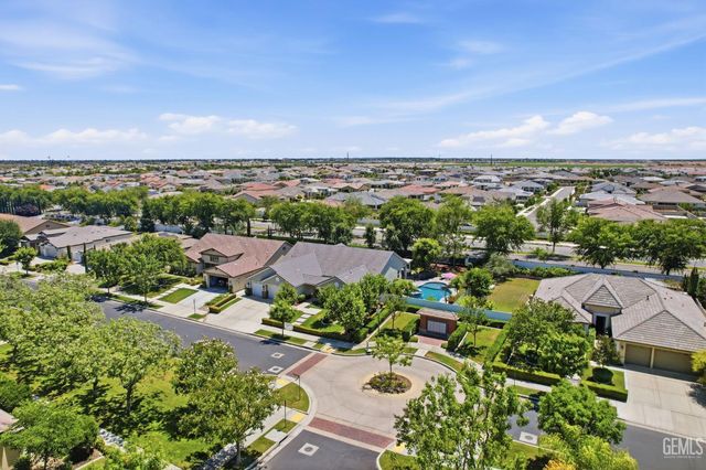 12515 Lincolnshire Drive, Bakersfield, CA 93311