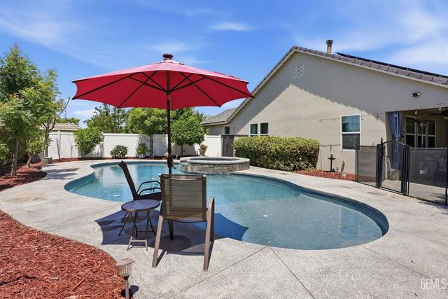 12515 Lincolnshire Drive, Bakersfield, CA 93311