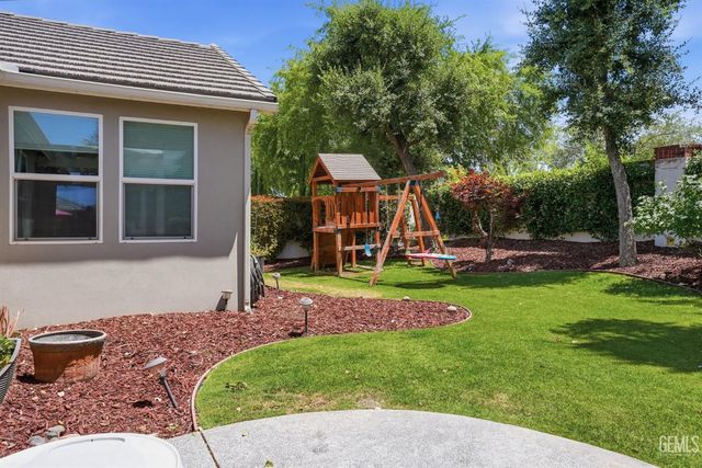 12515 Lincolnshire Drive, Bakersfield, CA 93311