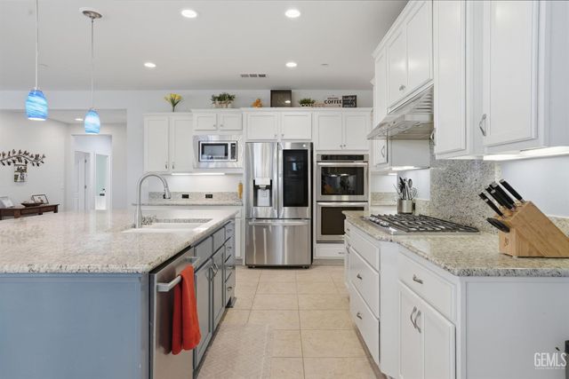 12515 Lincolnshire Drive, Bakersfield, CA 93311