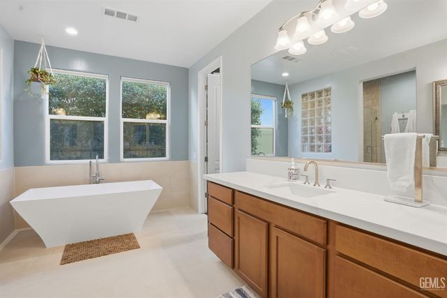 12515 Lincolnshire Drive, Bakersfield, CA 93311