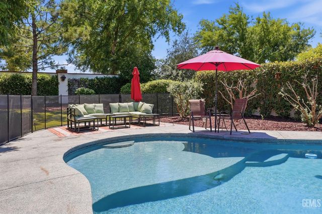12515 Lincolnshire Drive, Bakersfield, CA 93311