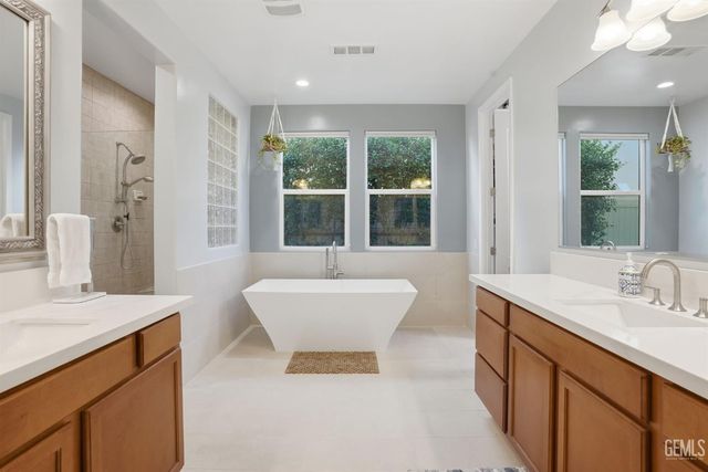 12515 Lincolnshire Drive, Bakersfield, CA 93311