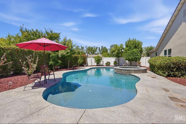 12515 Lincolnshire Drive, Bakersfield, CA 93311