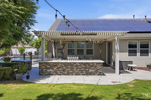 12515 Lincolnshire Drive, Bakersfield, CA 93311