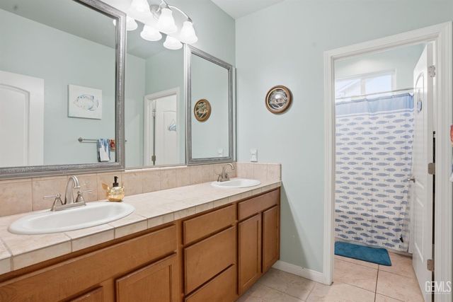 12515 Lincolnshire Drive, Bakersfield, CA 93311