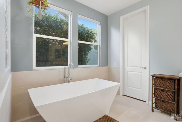 12515 Lincolnshire Drive, Bakersfield, CA 93311