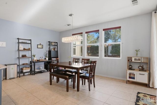 12515 Lincolnshire Drive, Bakersfield, CA 93311