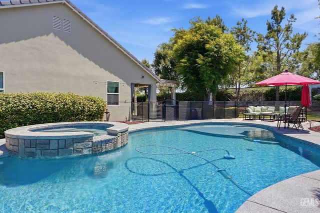 12515 Lincolnshire Drive, Bakersfield, CA 93311