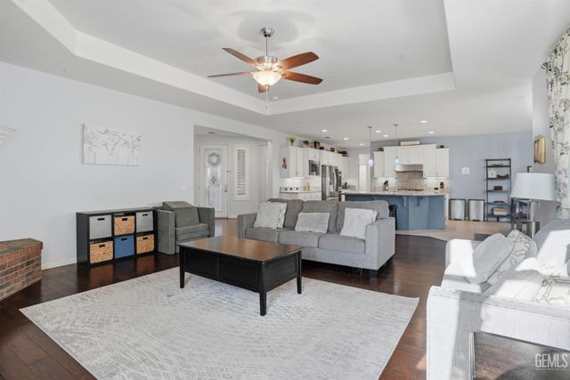 12515 Lincolnshire Drive, Bakersfield, CA 93311