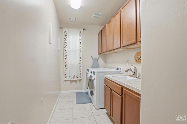 12515 Lincolnshire Drive, Bakersfield, CA 93311