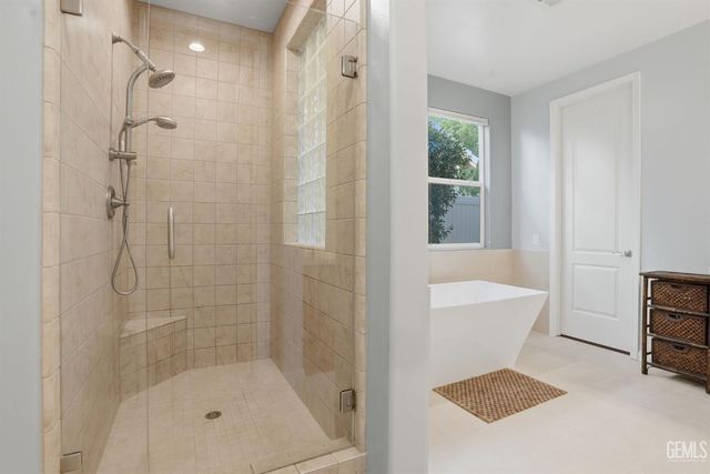 12515 Lincolnshire Drive, Bakersfield, CA 93311