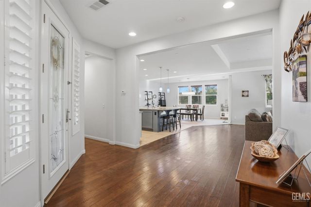 12515 Lincolnshire Drive, Bakersfield, CA 93311