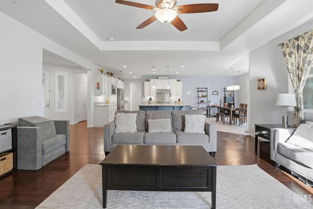 12515 Lincolnshire Drive, Bakersfield, CA 93311