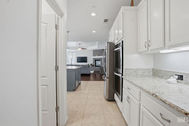 12515 Lincolnshire Drive, Bakersfield, CA 93311
