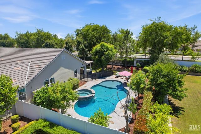 12515 Lincolnshire Drive, Bakersfield, CA 93311