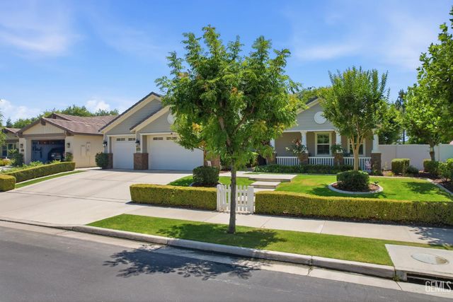 12515 Lincolnshire Drive, Bakersfield, CA 93311
